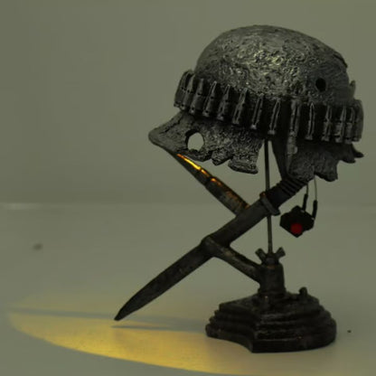 Sandsberg | AntiqueLume | Vintage Stahlhelm Tischlampe – Zeitlose historische Wohnkultur