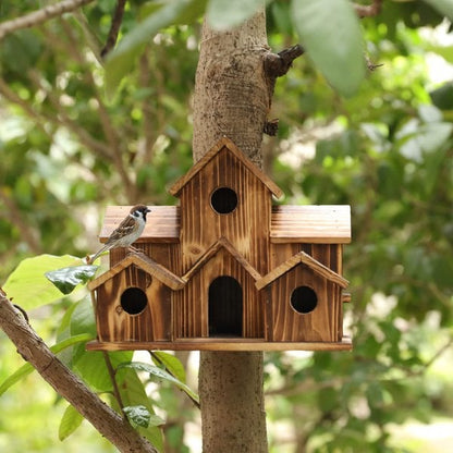 Handgefertigtes Holzvogelhaus mit 6 Löchern