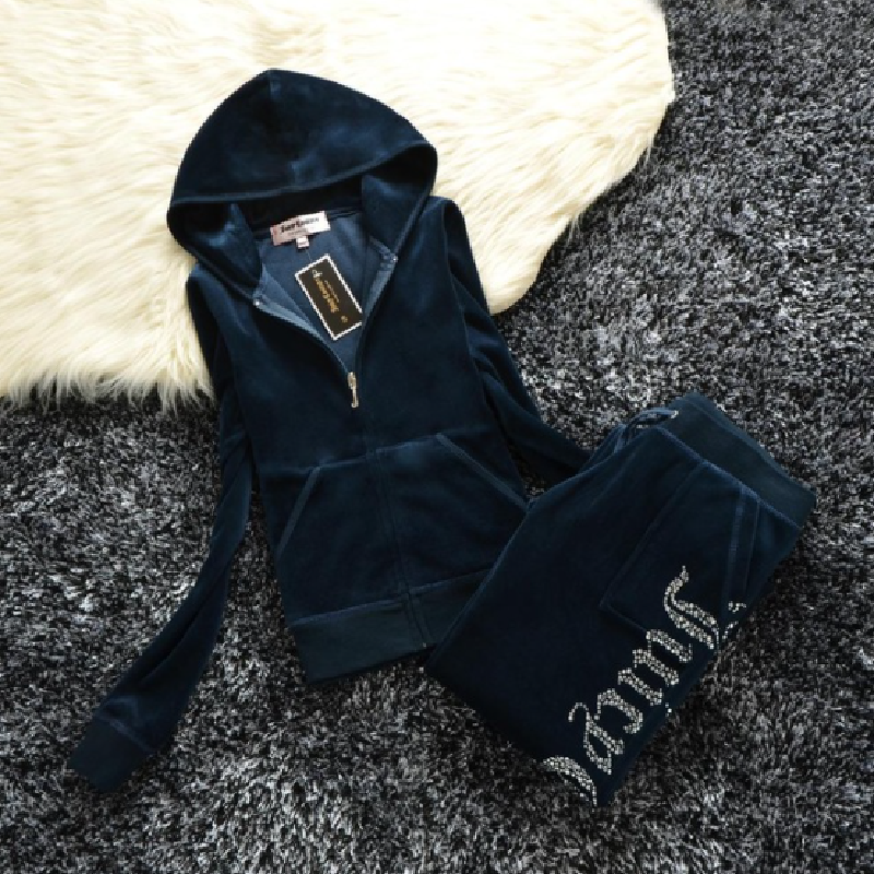 Saftiges Sweatshirt und Hosen mit Diamanten