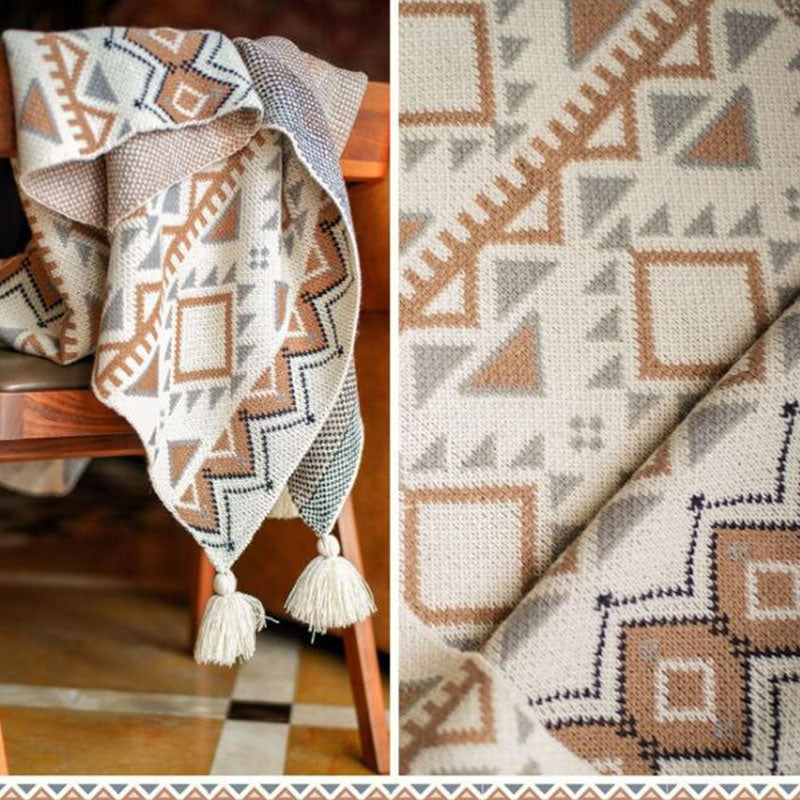 Gemütliche Strickdecke mit Quastenmuster