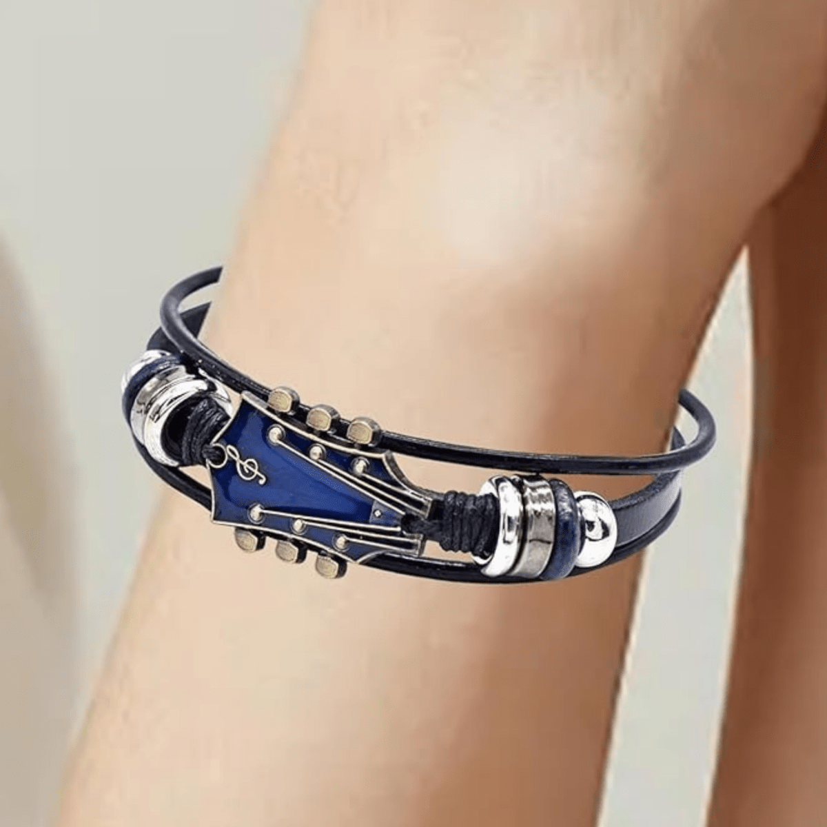 Sandsberg | Lederarmband mit gitarreninspiriertem Design