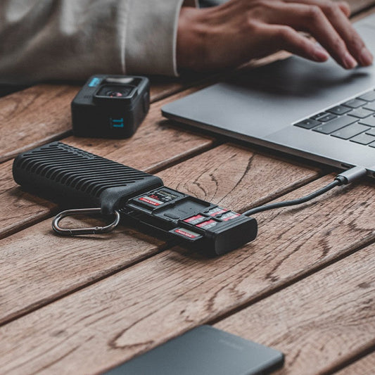 Sandsberg | Hochgeschwindigkeits SD/TF Speicherkarte Speicher- und Lesebox