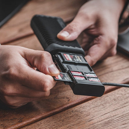 Sandsberg | Hochgeschwindigkeits SD/TF Speicherkarte Speicher- und Lesebox