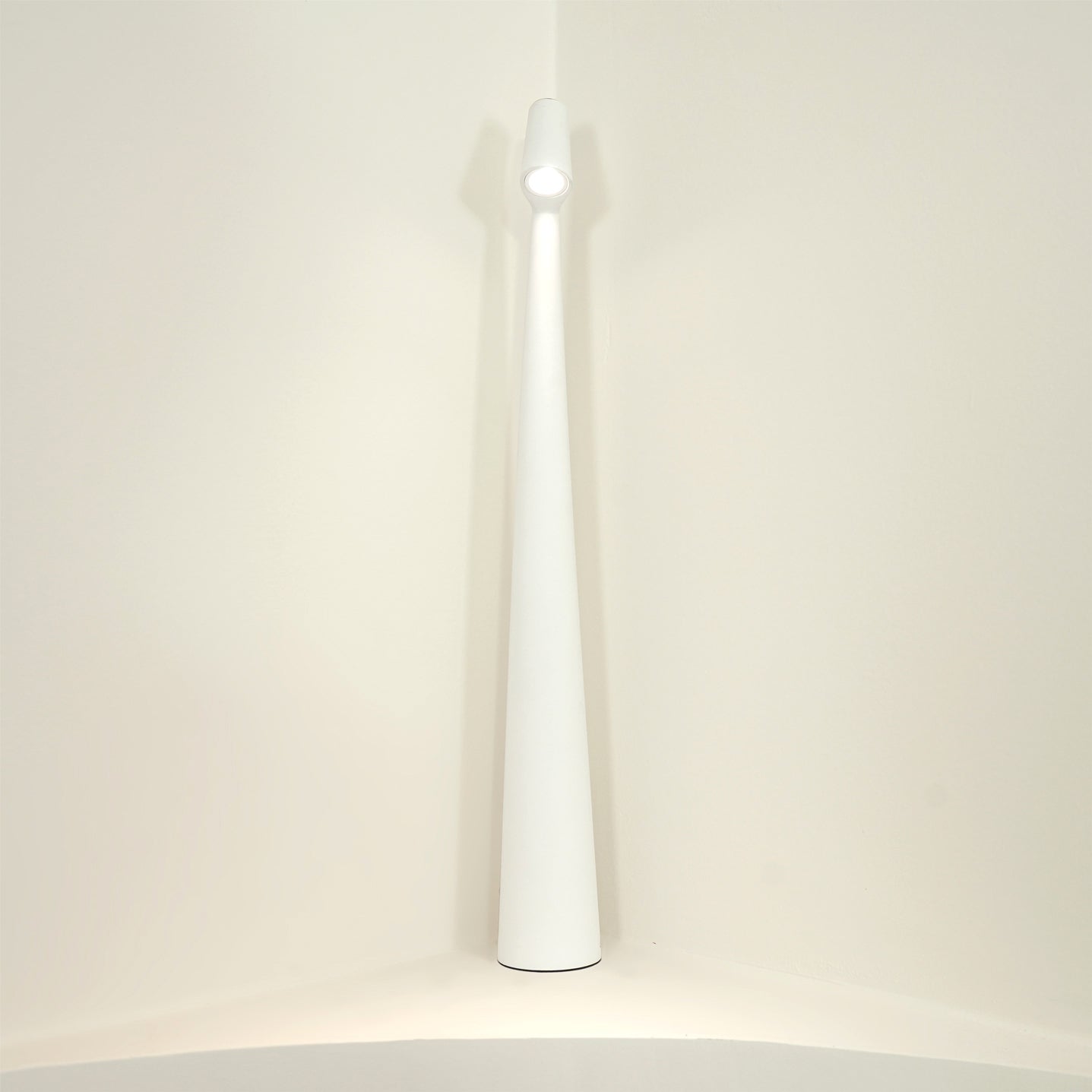 Sandsberg | EcoLight – Energieeffiziente wiederaufladbare Schreibtischlampe