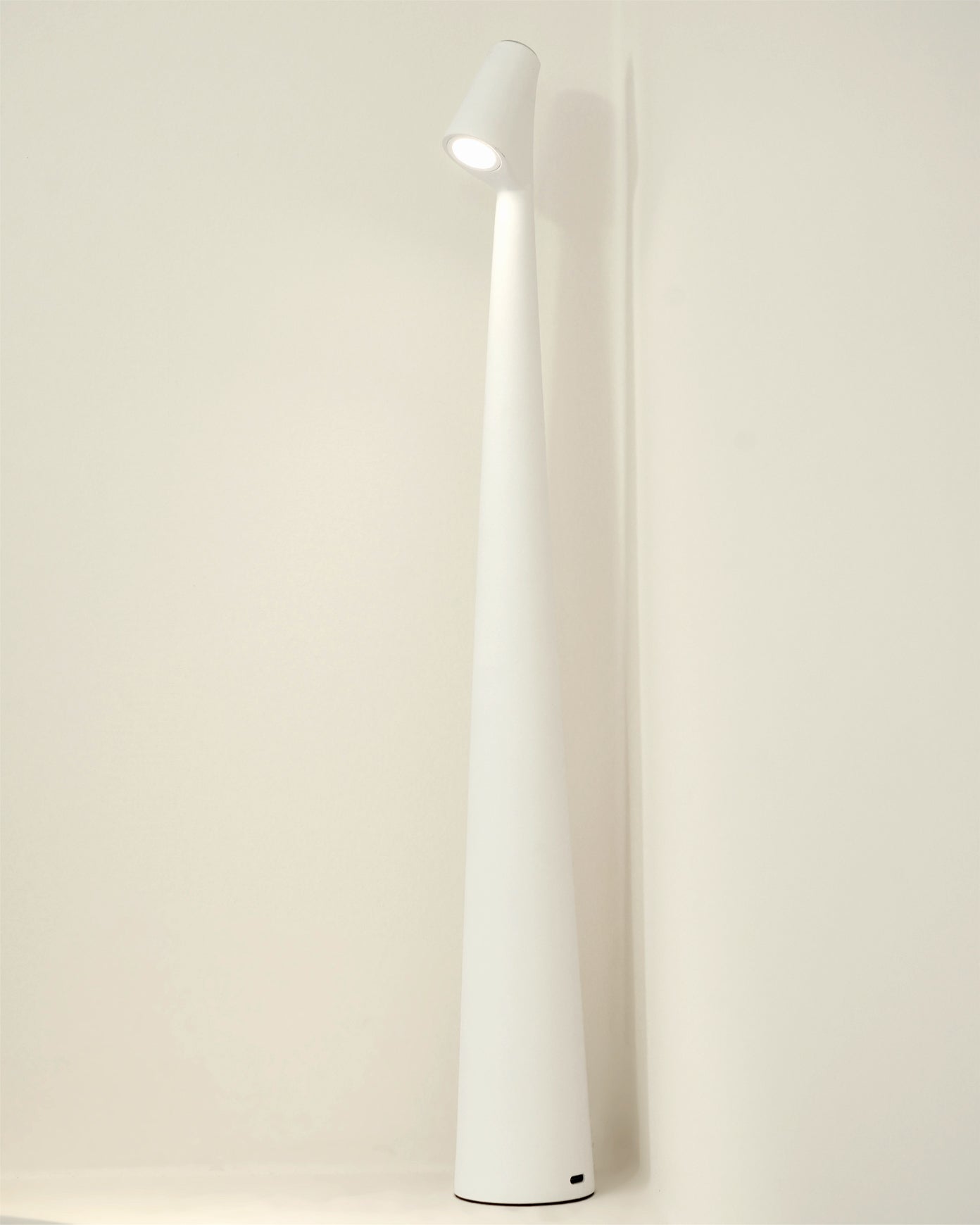 Sandsberg | EcoLight – Energieeffiziente wiederaufladbare Schreibtischlampe