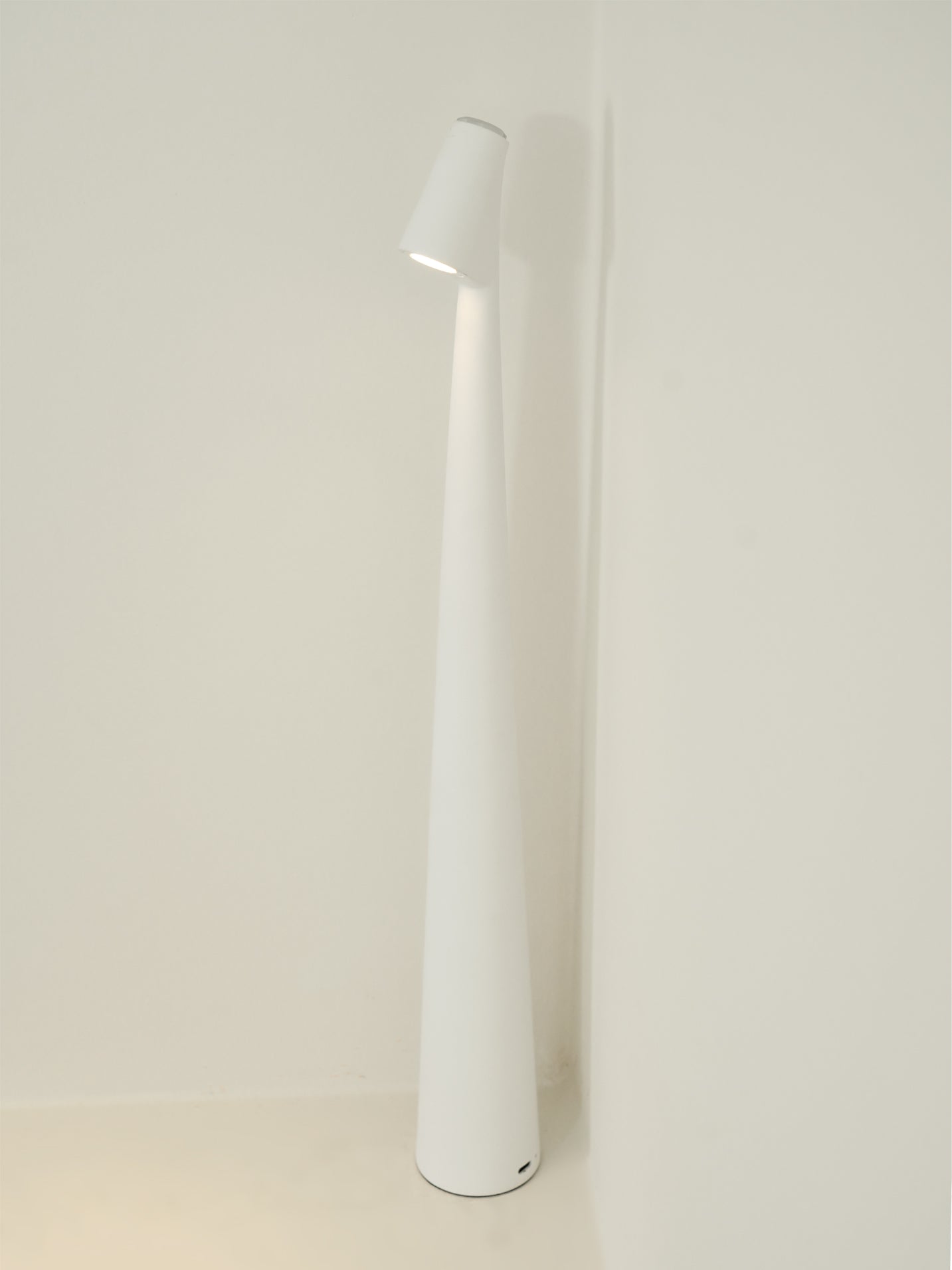 Sandsberg | EcoLight – Energieeffiziente wiederaufladbare Schreibtischlampe