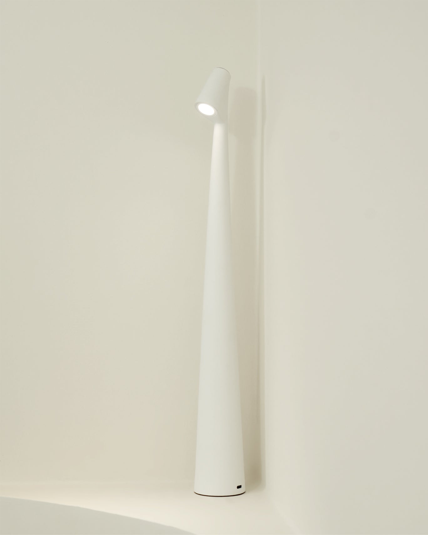 Sandsberg | EcoLight – Energieeffiziente wiederaufladbare Schreibtischlampe