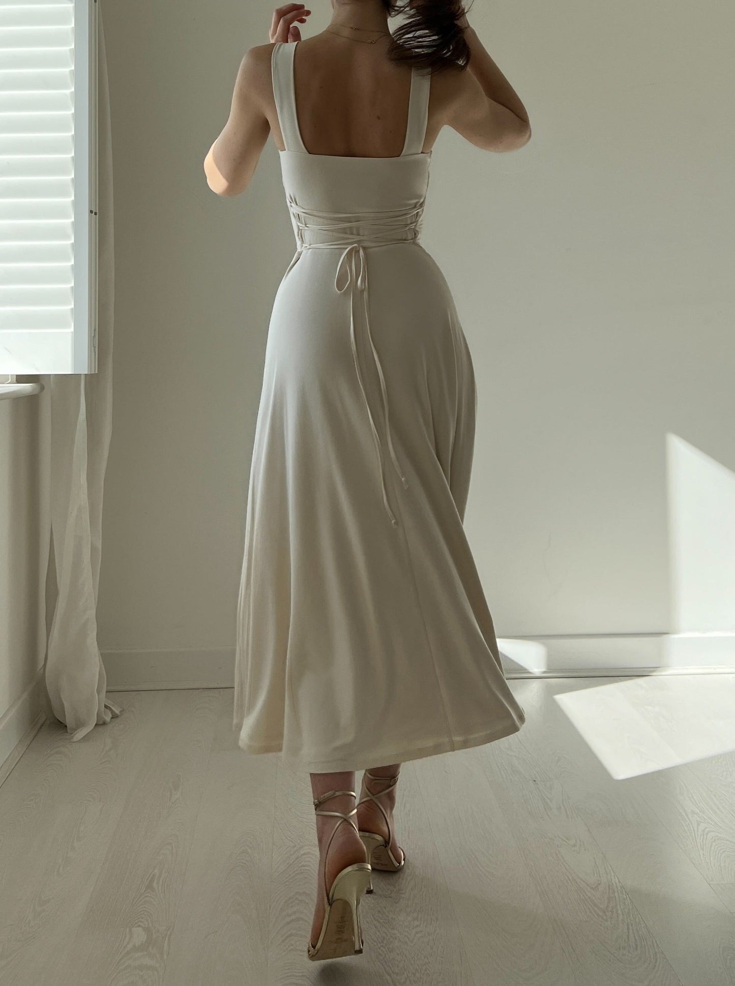 Neue Midi-Kleid mit dicken Trägern für Frauen