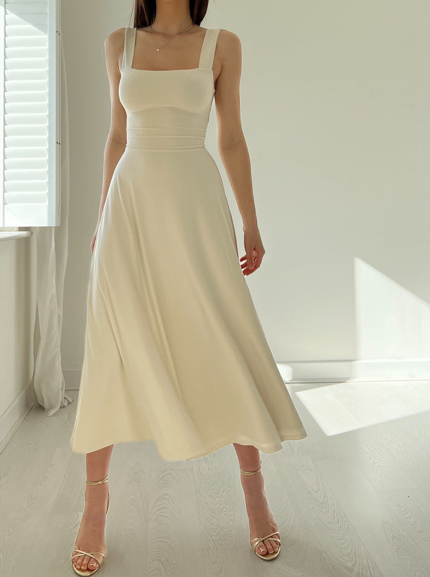 Neue Midi-Kleid mit dicken Trägern für Frauen