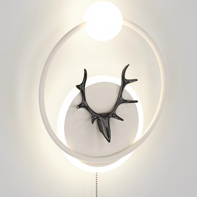 Zeitgenössische kreative Zylinderaastronauten-Horn-Aluminium-Eisen-Harz-LED-Wandlampe für das Schlafzimmer