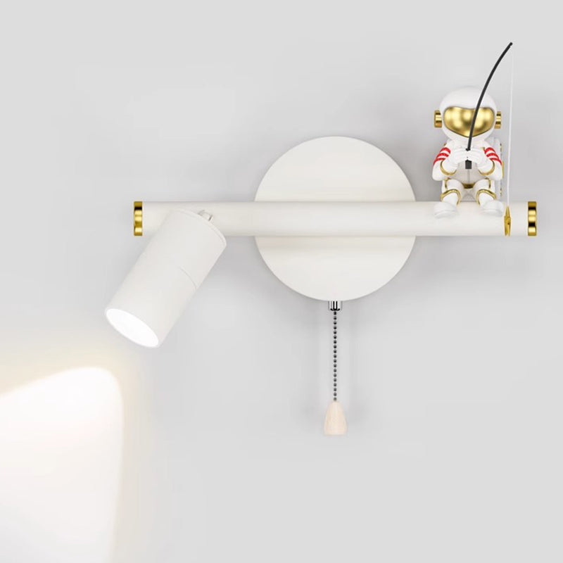 Zeitgenössische kreative Zylinderaastronauten-Horn-Aluminium-Eisen-Harz-LED-Wandlampe für das Schlafzimmer