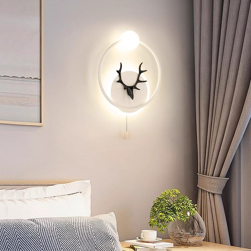 Zeitgenössische kreative Zylinderaastronauten-Horn-Aluminium-Eisen-Harz-LED-Wandlampe für das Schlafzimmer