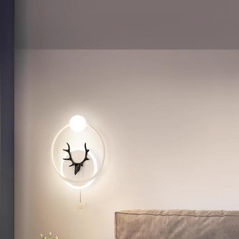Zeitgenössische kreative Zylinderaastronauten-Horn-Aluminium-Eisen-Harz-LED-Wandlampe für das Schlafzimmer