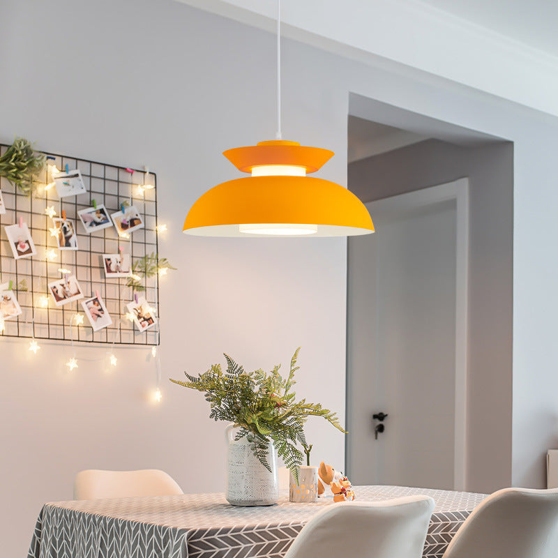 Zeitgenössische skandinavische Kuppel aus Aluminium Acryl 1-Licht Pendelleuchte für das Wohnzimmer