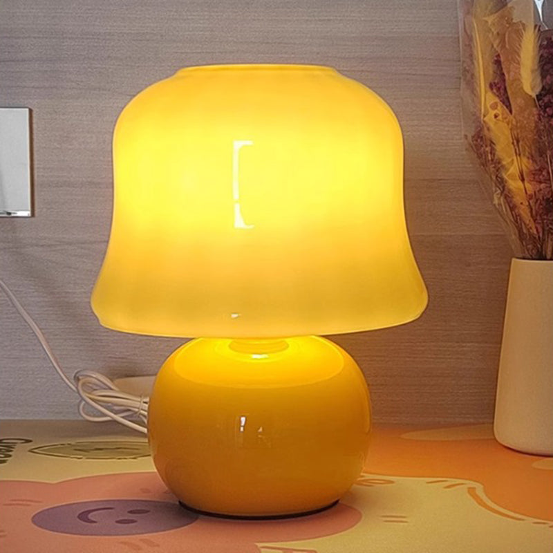 Zeitgenössische skandinavische cremefarbene Pilzform runde Glas 1-Licht Tischlampe für das Schlafzimmer