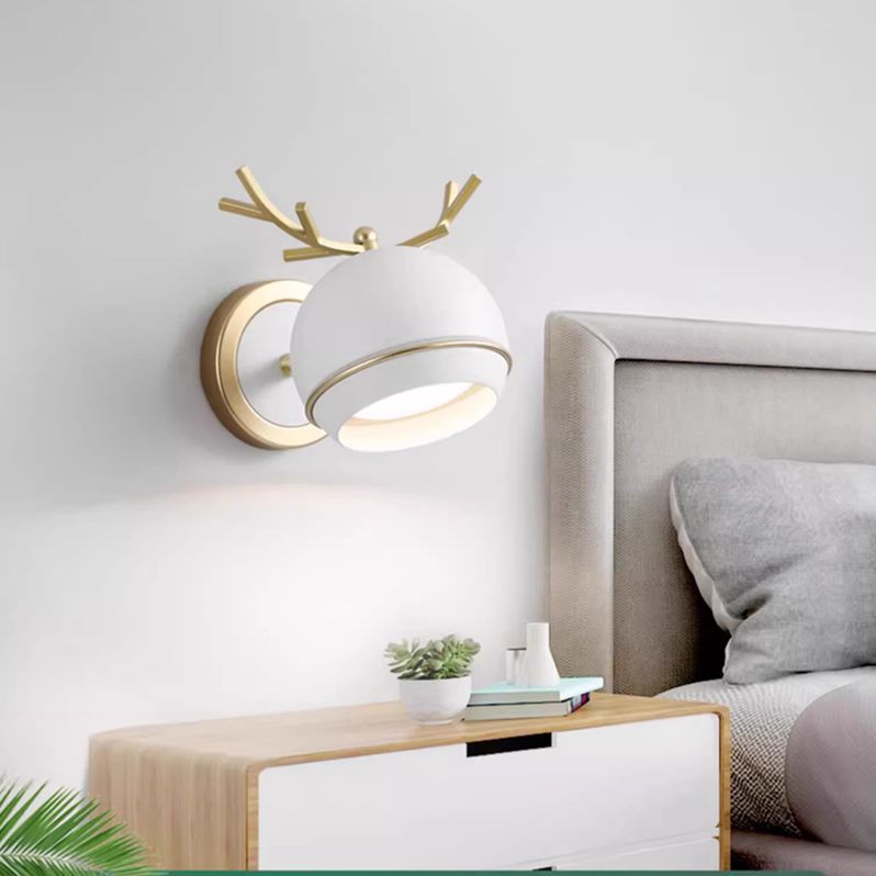 Zeitgenössische kreative Geweih-Globus-Eisen 1-Lampe Wand sconce Lampe für Schlafzimmer