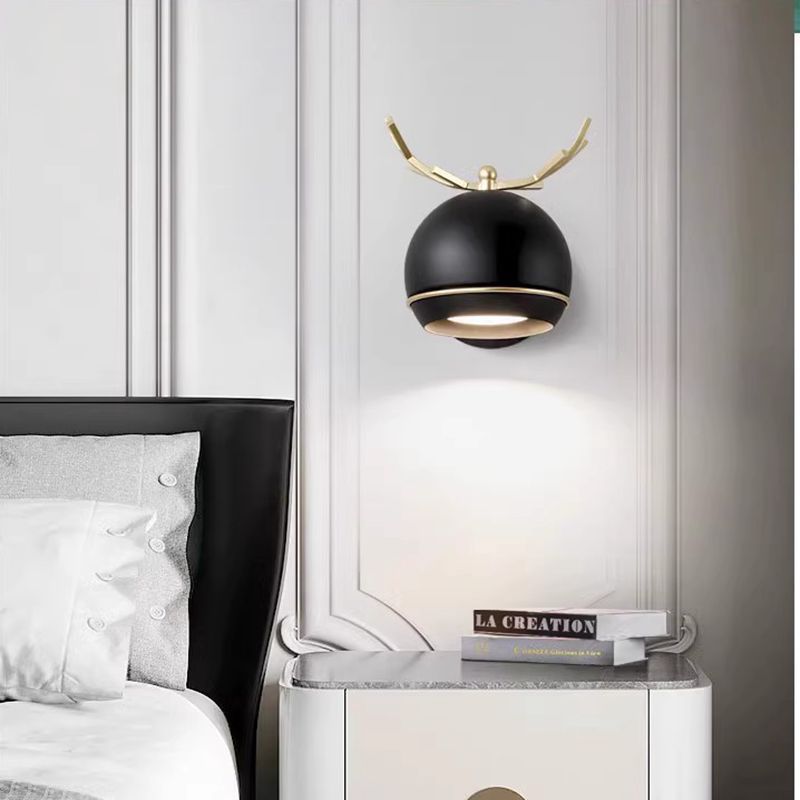 Zeitgenössische kreative Geweih-Globus-Eisen 1-Lampe Wand sconce Lampe für Schlafzimmer