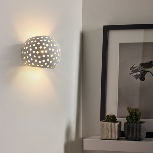 Zeitgenössische kreative Gipskugel hohl 1-Licht Wand sconce Lampe für Nachttisch