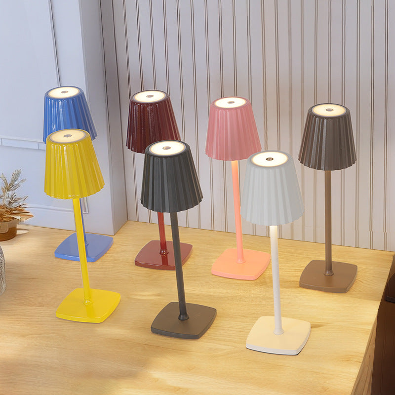 Zeitgenössische skandinavische wiederaufladbare Eisen Acryl Falten Zylinder LED Tischlampe Nachtlicht für Schlafzimmer