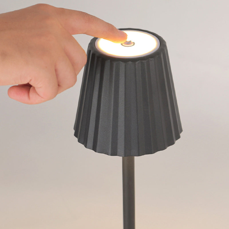 Zeitgenössische skandinavische wiederaufladbare Eisen Acryl Falten Zylinder LED Tischlampe Nachtlicht für Schlafzimmer