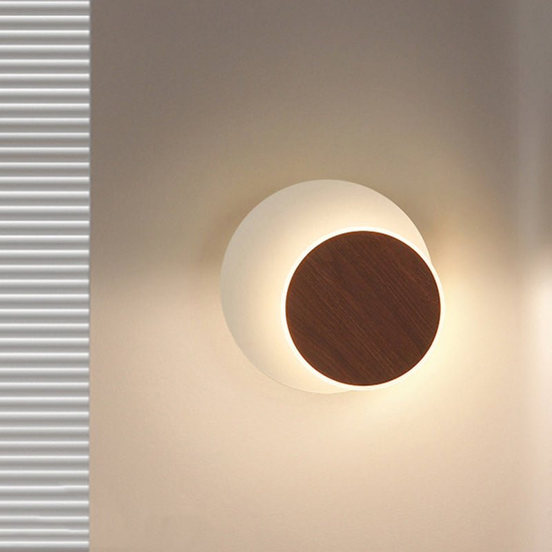 Zeitgenössische skandinavische Eisen-Acryl runde quadratische drehbare LED-Wandleuchte für Nachttisch