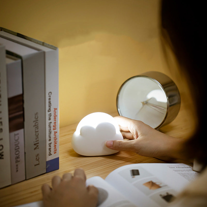 Zeitgenössische Nordische Wiederaufladbare ABS PP Wolke LED Kleine Tischlampe Nachtlicht Für Nachttisch