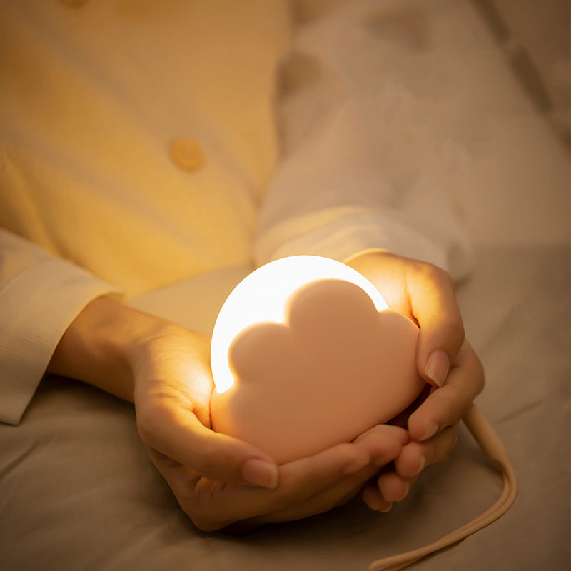 Zeitgenössische Nordische Wiederaufladbare ABS PP Wolke LED Kleine Tischlampe Nachtlicht Für Nachttisch
