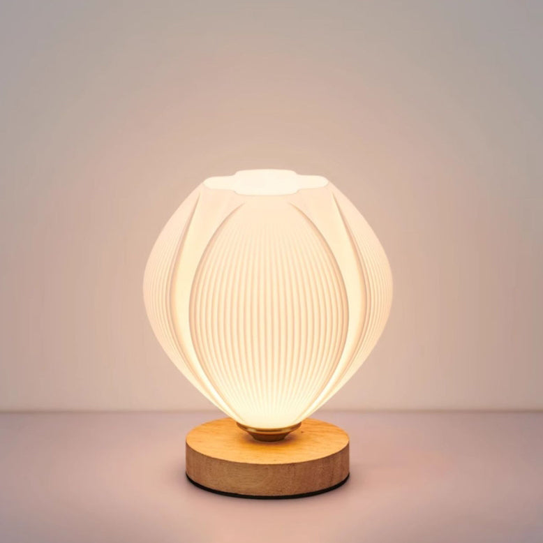 Zeitgenössische nordische Holz PLA ABS Bud Tulpe Mango gestreift 1-Licht Tischlampe Nachtlicht für Nachttisch