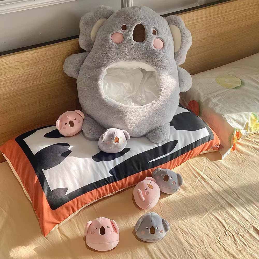 Eine Tasche mit Kawaii Koala Wurfkissen Plüschspielzeugen Stoffpuppe