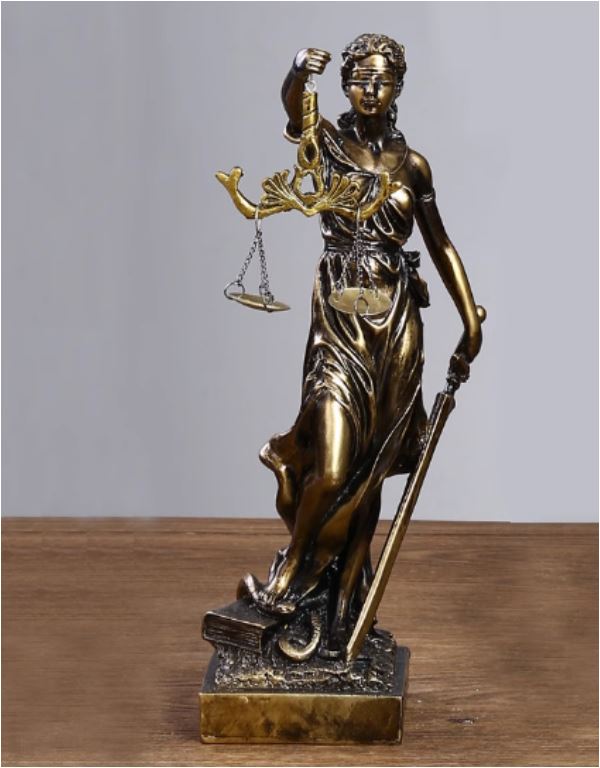 Decoratief beeld van de godin van de gerechtigheid