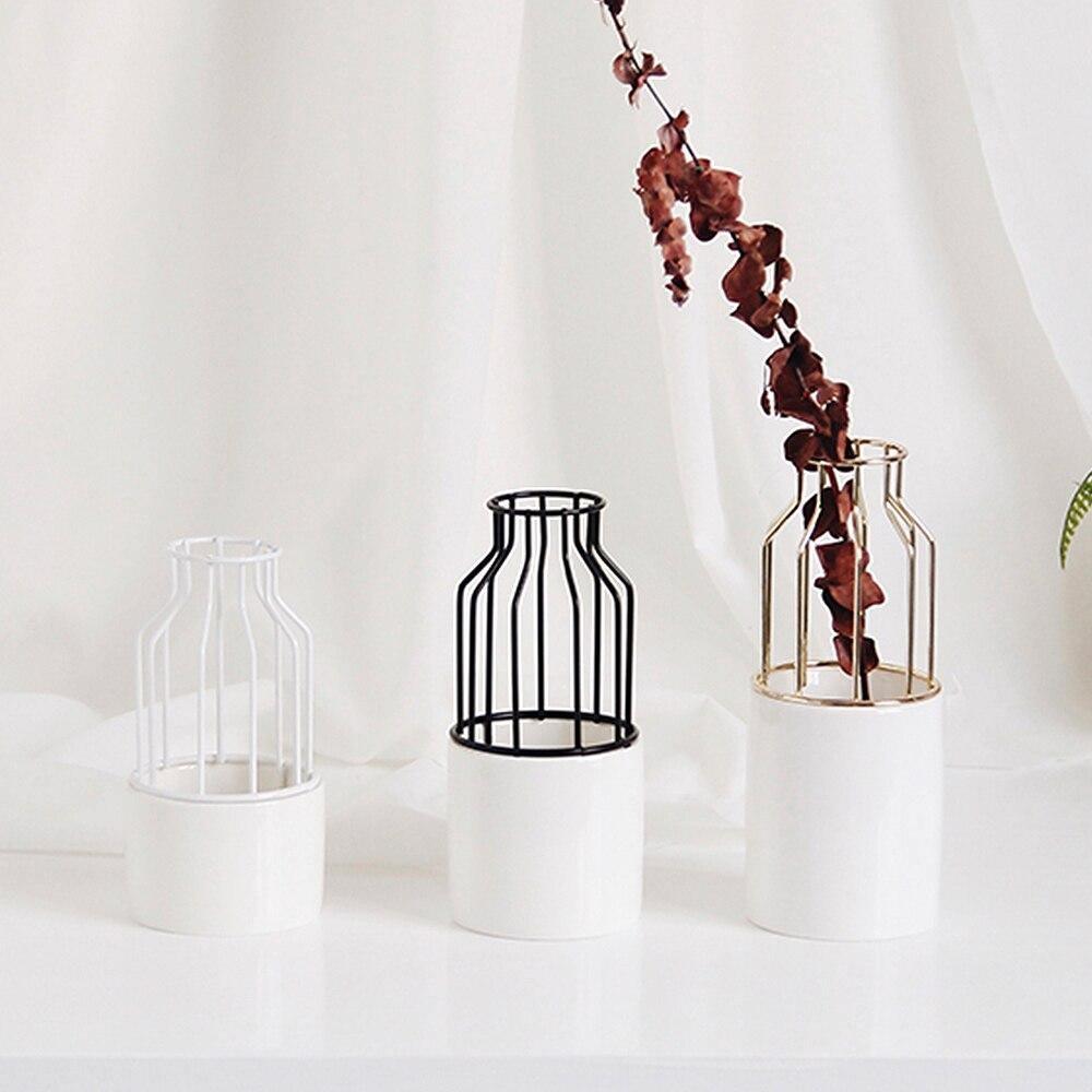 Sandsberg Eisen-Keramik Design Vase | Modernes Gittermuster | Elegante Dekoration | Für Wohnzimmer & Büro