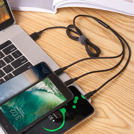 3-in-1-Ladekabel mit mehreren USB-Anschlüssen