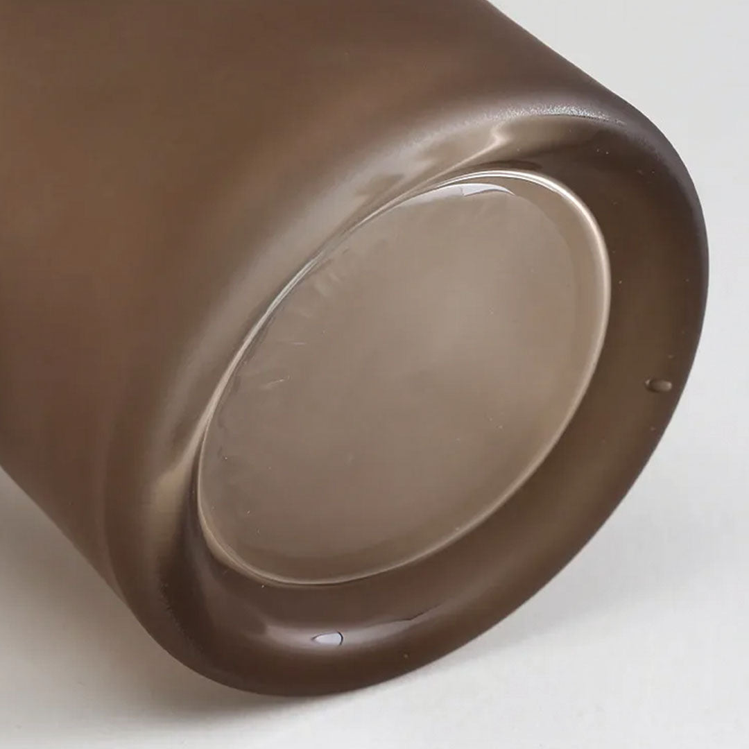 Zeitgenössische Vase aus Milchglas