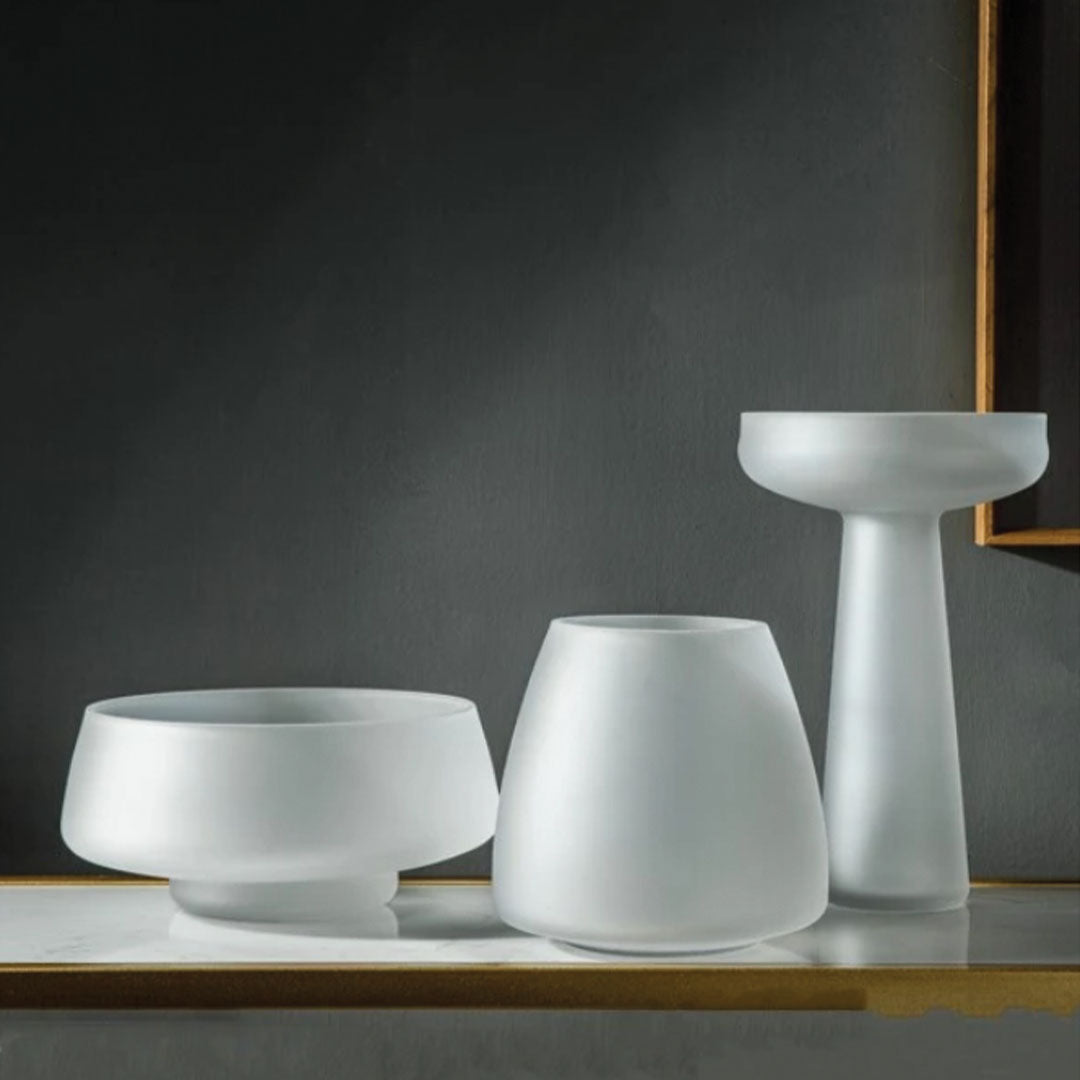 Zeitgenössische Vase aus Milchglas