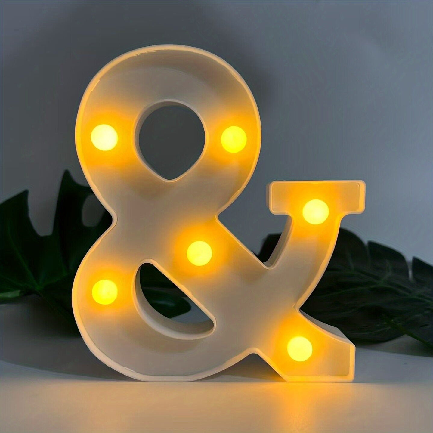 Sandsberg | LetterGlow - Wireless LED-Buchstabenlampe für einzigartigen Stil