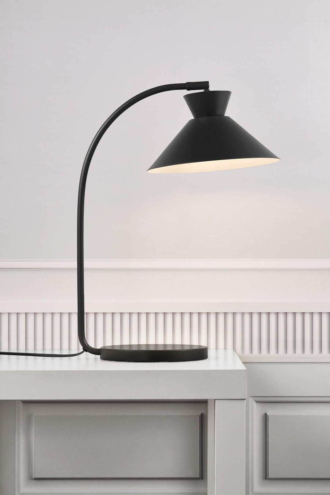 Elegante Retro Lampe - für eine stilvolle Innenraumtransformation