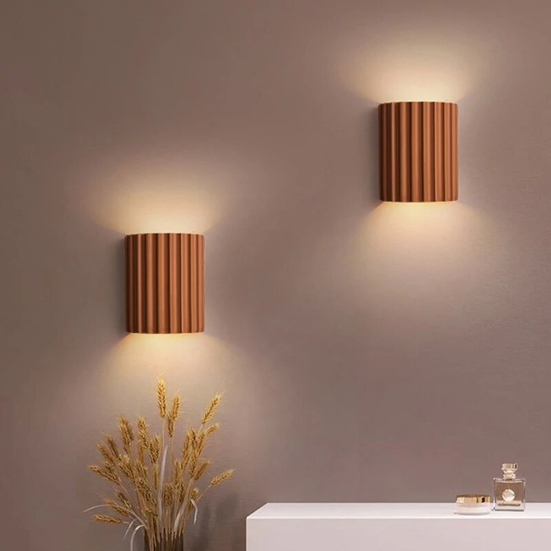 Sandsberg - Moderne Wandlampe aus Lakritzholz