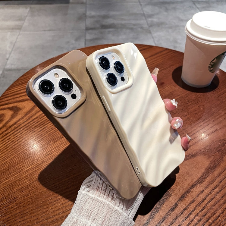 Sandsberg | Für iPhone 15 Pro Einfarbig Welle Textur TPU Handyhülle (Schokolade)
