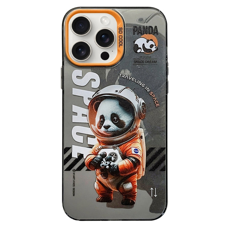 Sandsberg | Für iPhone 15 Pro Astronaut Muster PC Handyhülle (Schwarzer Panda)
