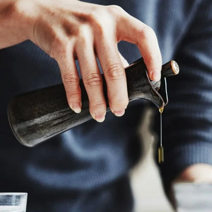 Sandsberg | EcoPour – Eleganter tropffreier Glasölspender | Stilvolles & nachhaltiges Küchenzubehör