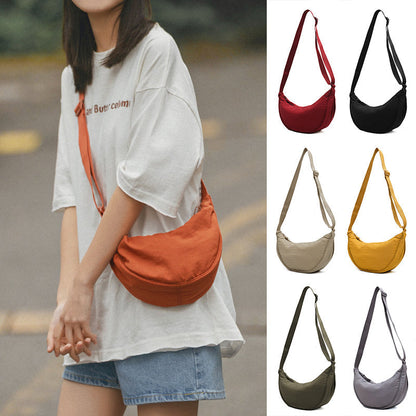– Organisieren und stilvoll tragen mit dieser Half Moon Crossbody Tasche