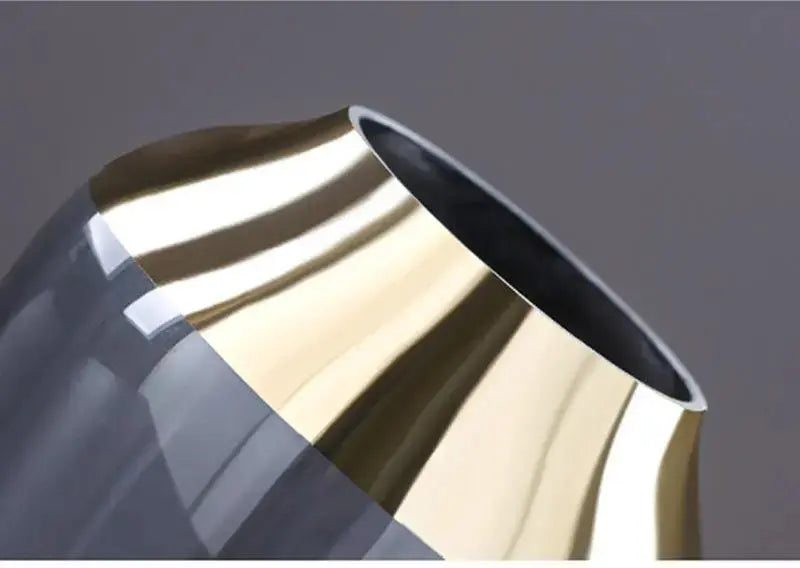 Goldene Folien-Blumenvase