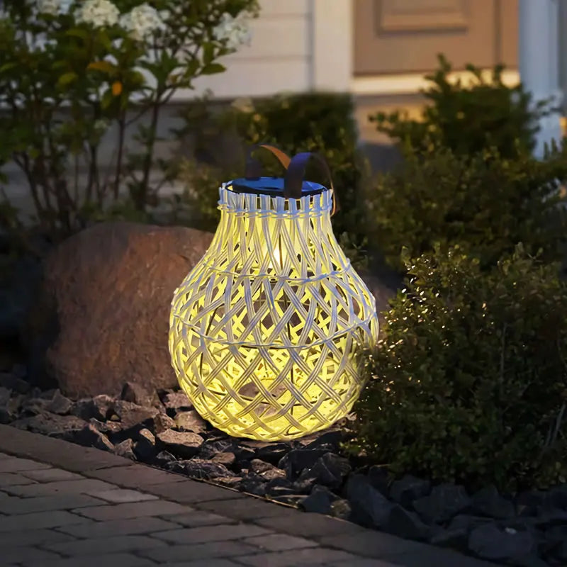 Sandsberg | Solar LED Rattan-Laterne – Große Außenbeleuchtung im Oval-Design für Garten und Terrasse