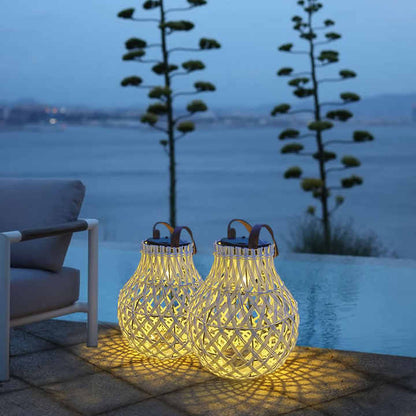 Sandsberg | Solar LED Rattan-Laterne – Große Außenbeleuchtung im Oval-Design für Garten und Terrasse