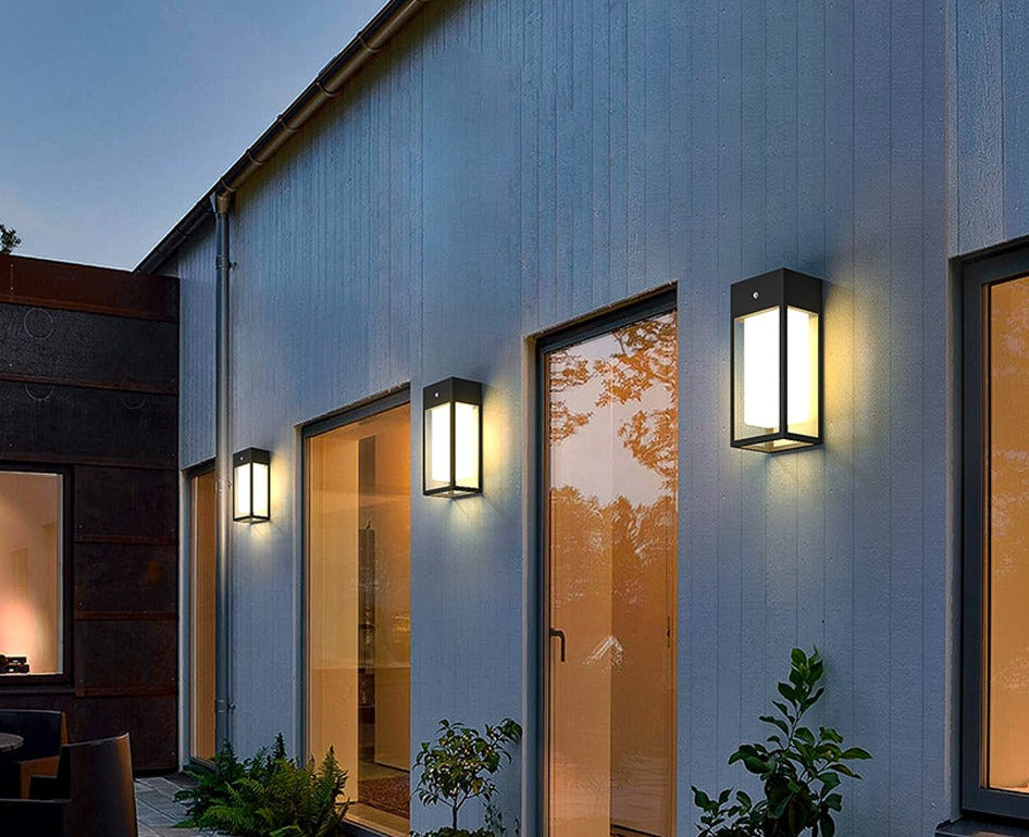 Sandsberg | SolarAura – Smarte Solar-Wandleuchte für den Garten