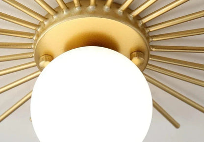 Sandsberg | HaloBeam – Elegante Wandlampe aus Glas und Eisen für einen klassischen Touch