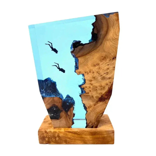 Sandsberg | Marideep – Tiefseetaucher Tischlampe mit Holzsockel & ambienter Beleuchtung