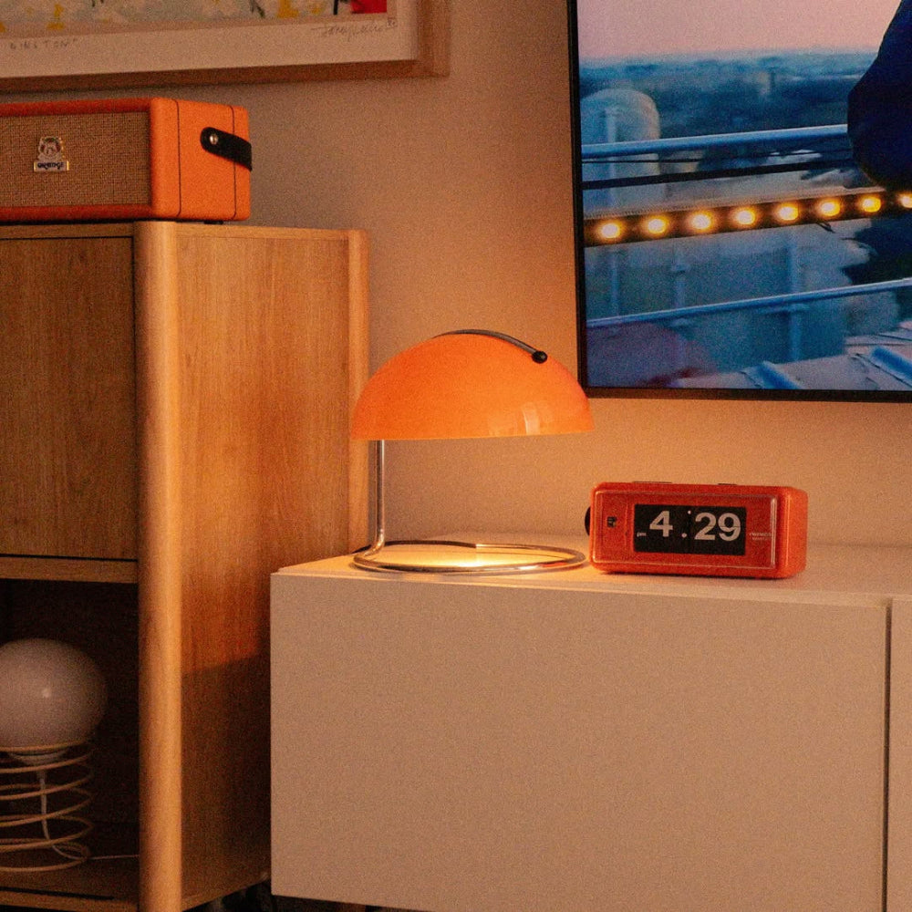 Sandsberg | Mid-Century Modern Schreibtischlampe – Retro Orange Kuppeldesign mit USB-Strom