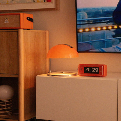 Sandsberg | Mid-Century Modern Schreibtischlampe – Retro Orange Kuppeldesign mit USB-Strom