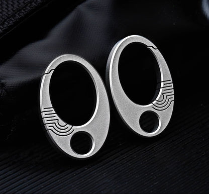 Sandsberg | Exquisite Mini Pure Titanium Schlüsselanhänger: EDC Press-Lock Charm Werkzeug